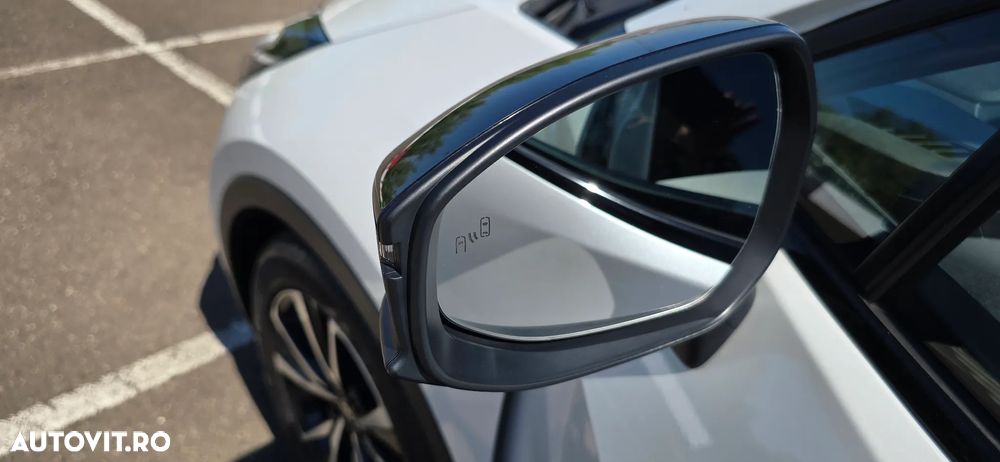 Toyota C-HR 1.8 Hybrid Team Deutschland - 32