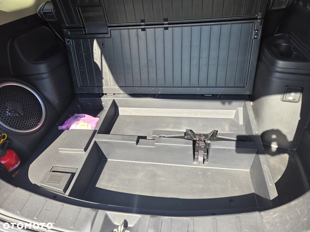 Mitsubishi Outlander Instyle NAVI + - 29