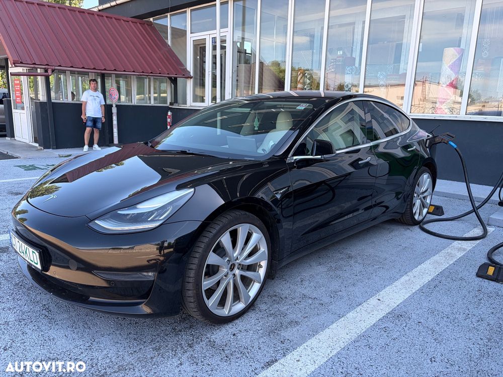 Tesla Model 3 - 1