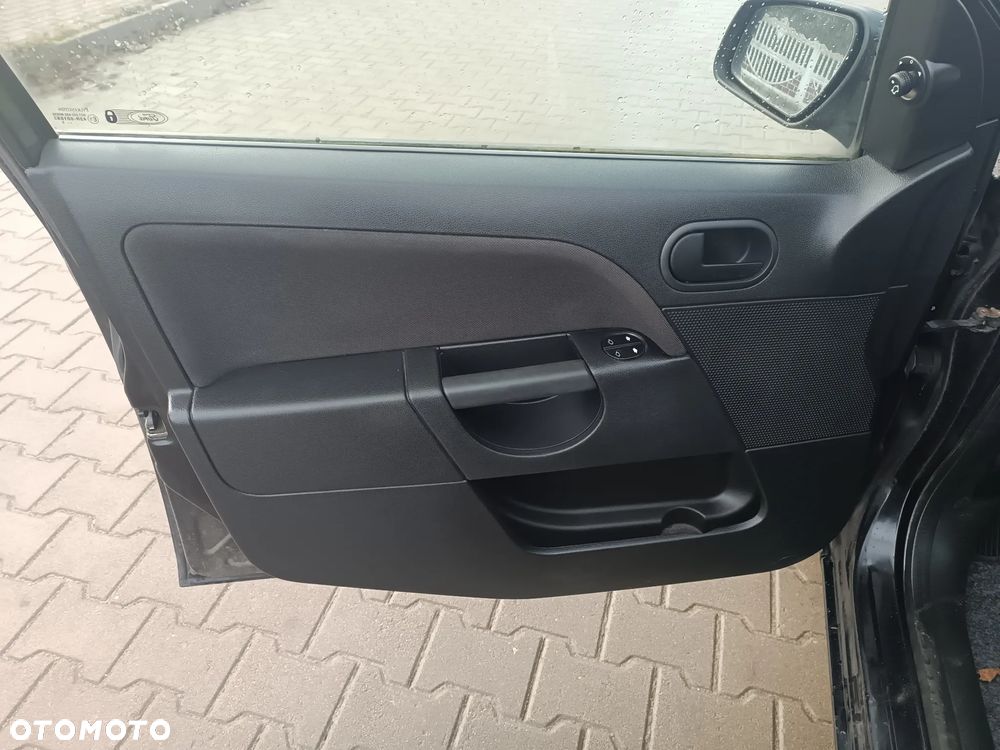 Ford Fiesta 1.4 Ambiente - 23