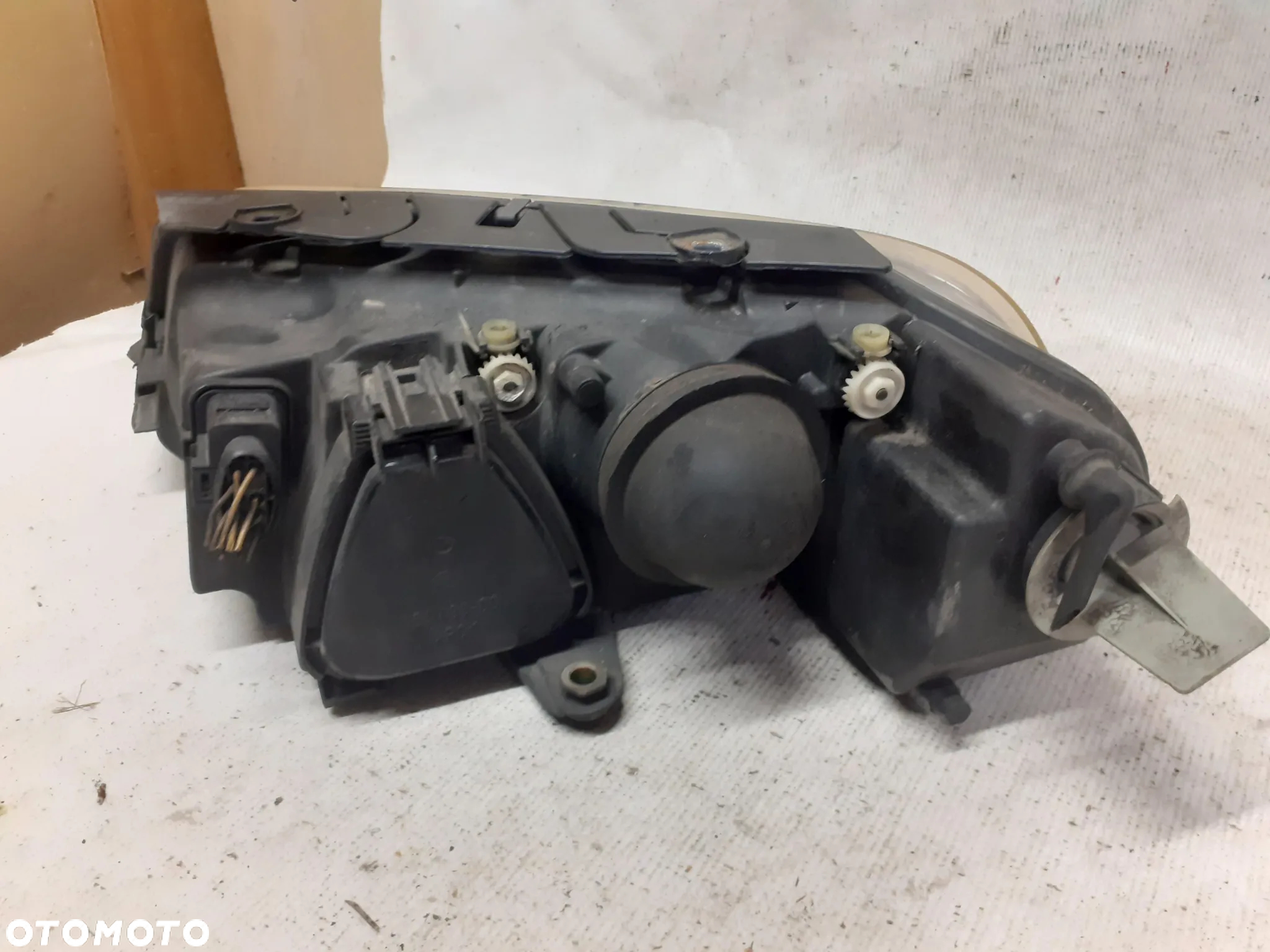 .  PRZOD PRZEDNIA LAMPA PRAWA VOLKSWAGEN PASSAT B5 - 3