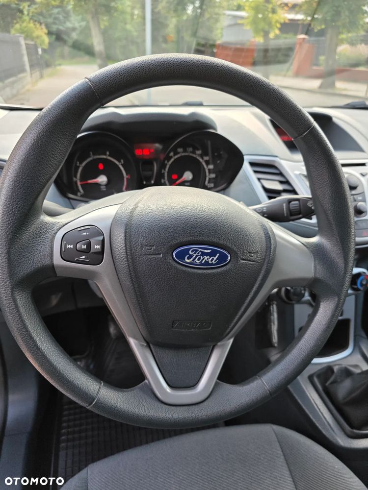 Ford Fiesta - 24
