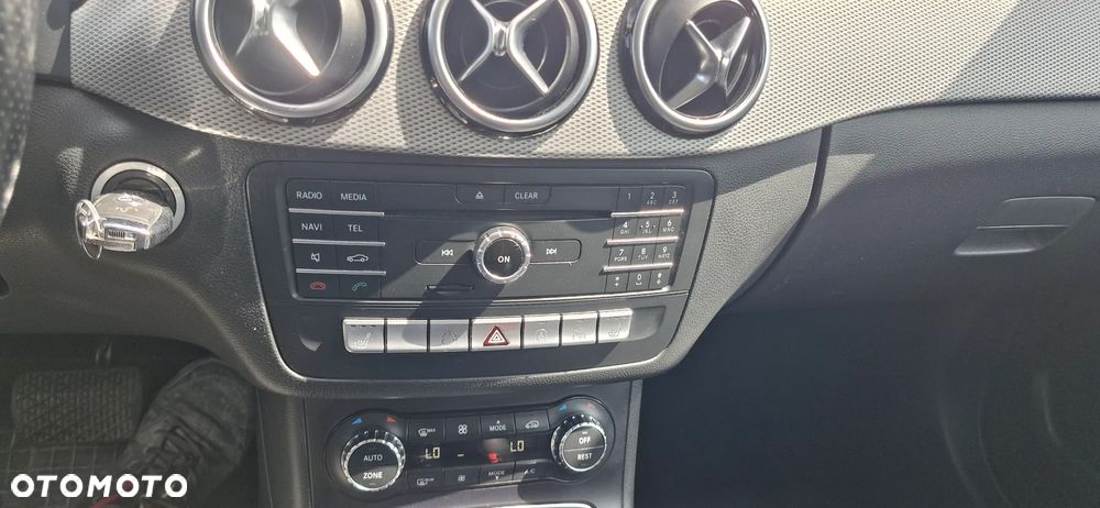 Mercedes-Benz Klasa B 200 7G-DCT UrbanStyle Edition - 28