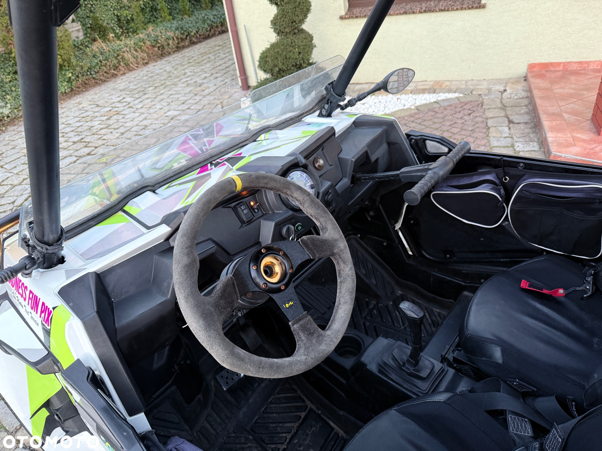 Polaris RZR - 12