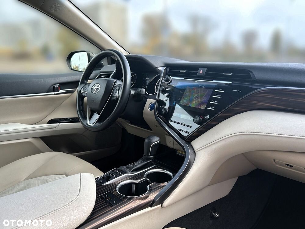 Toyota Camry 2.5 Hybrid Executive CVT - 11