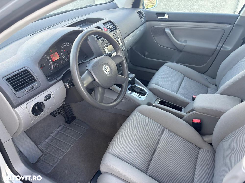 Volkswagen Golf - 6