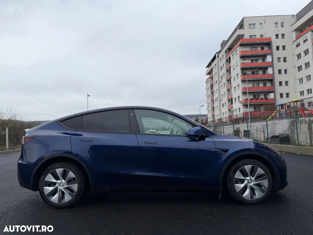 Tesla Model Y AWD Performance - 2