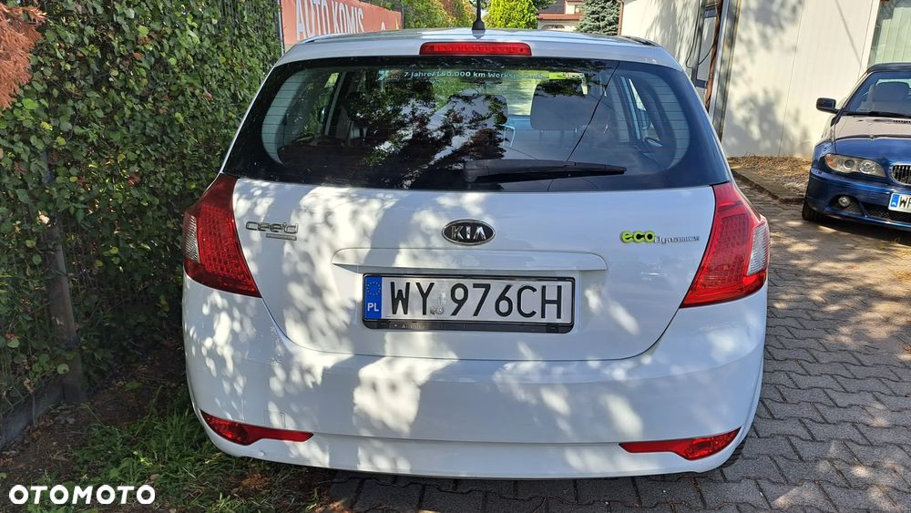 Kia Ceed - 32