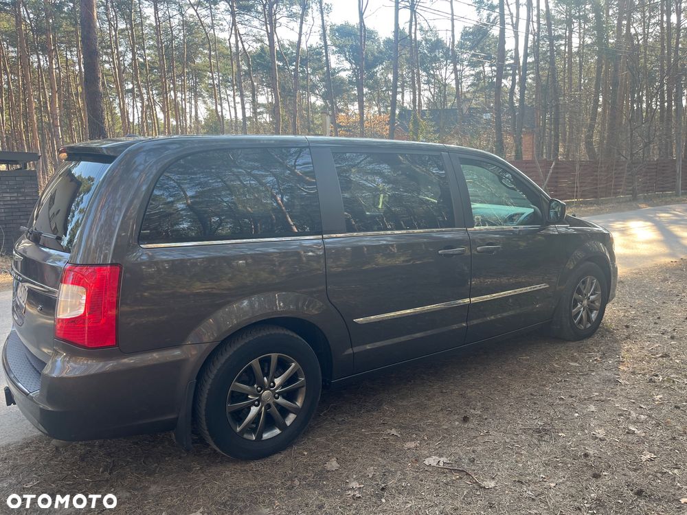 Chrysler Town & Country - 3