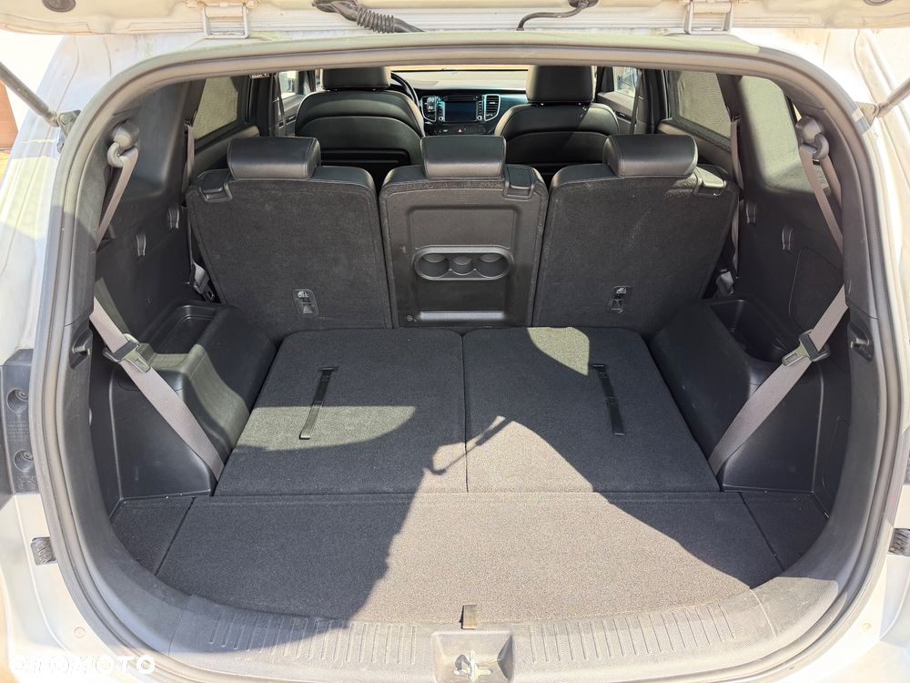 Kia Carens - 35