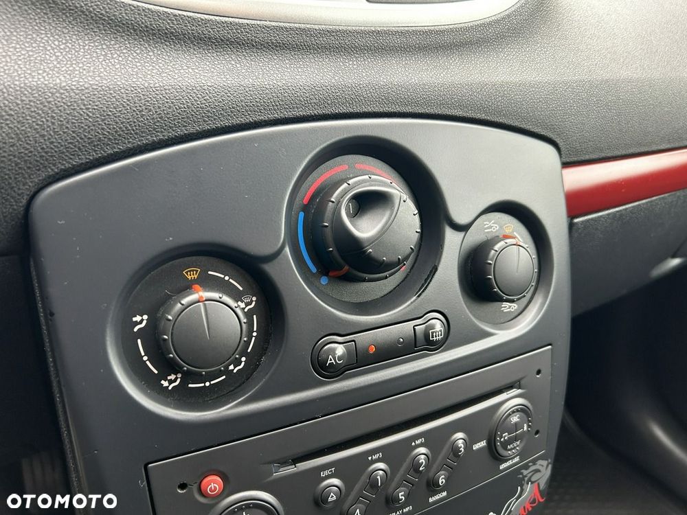 Renault Clio - 11