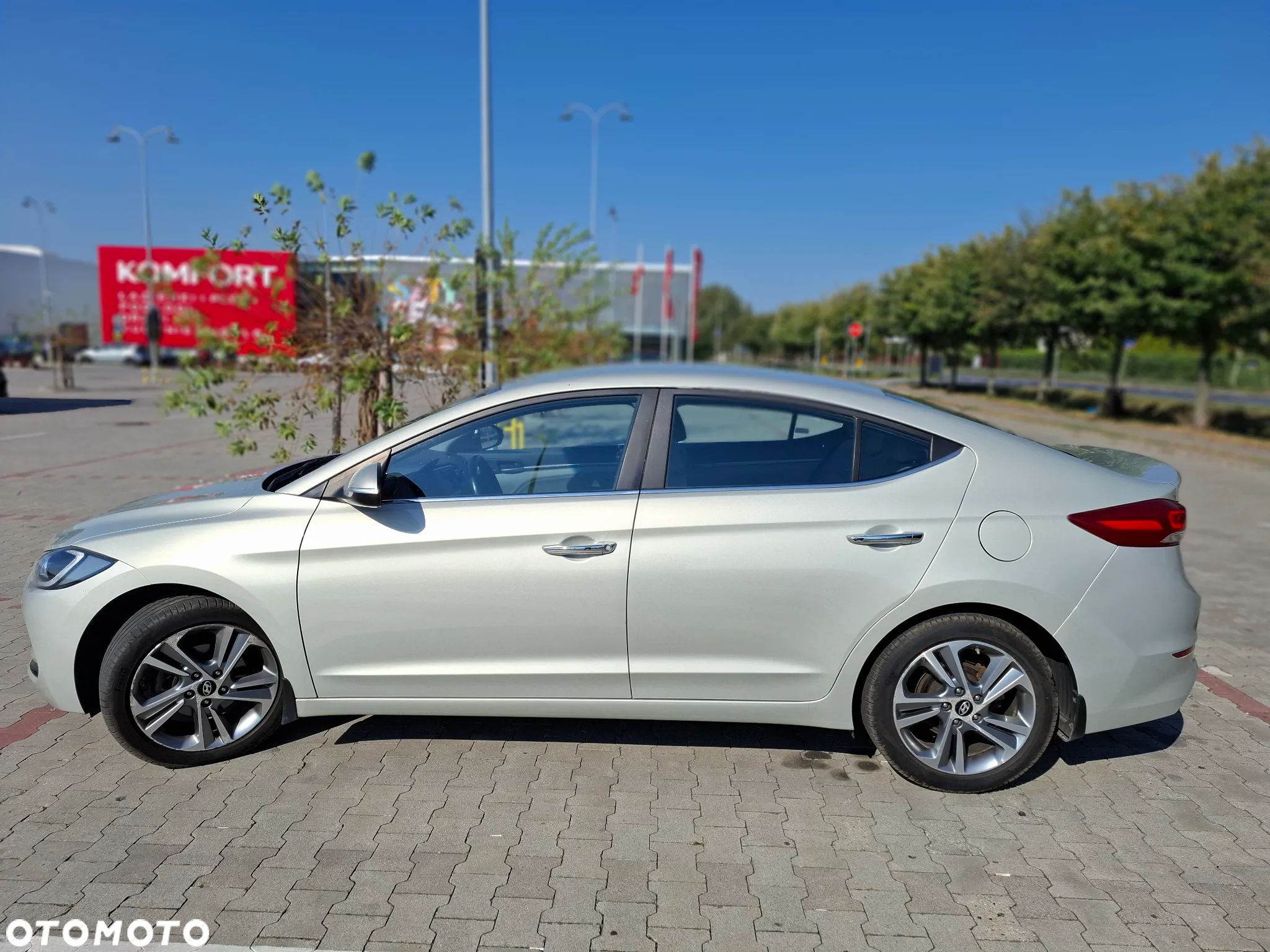 Hyundai Elantra 1.6 CRDi BlueDrive Comfort DCT - 21