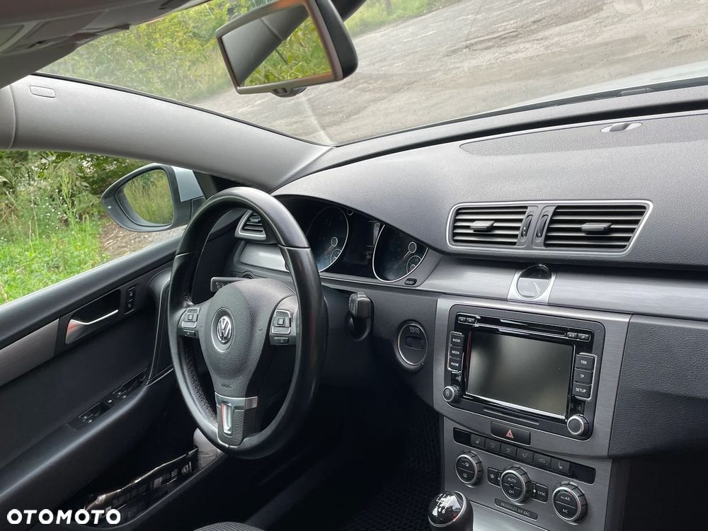 Volkswagen Passat 2.0 TDI Comfortline - 8