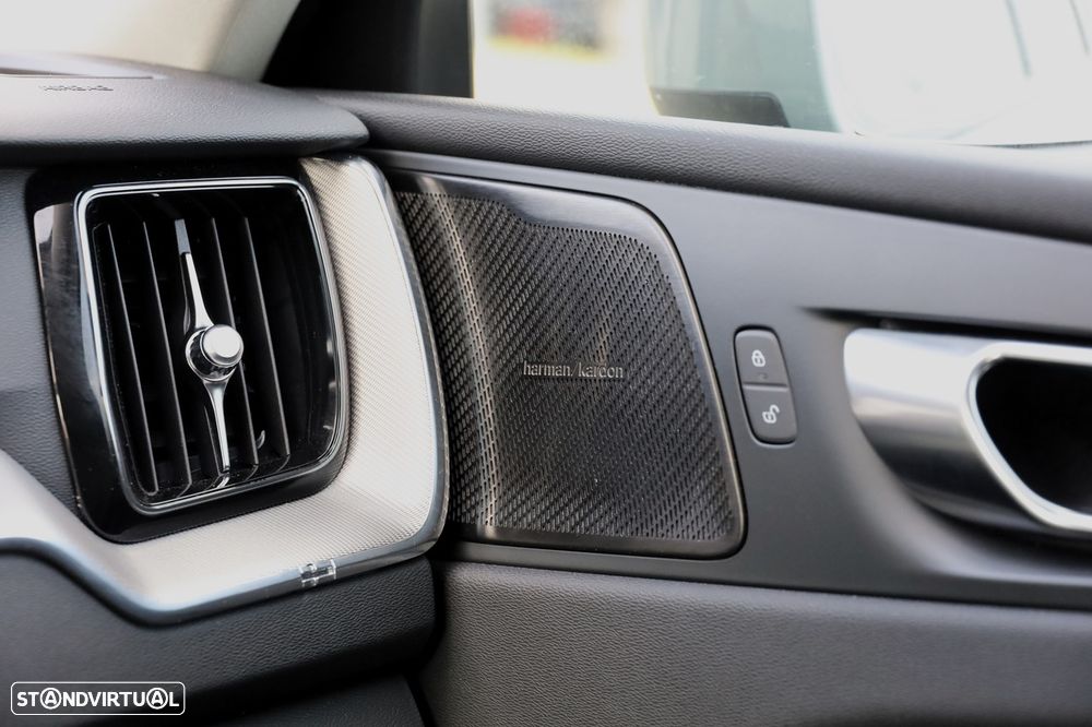 Volvo XC 60 2.0 T6 PHEV Core AWD - 17