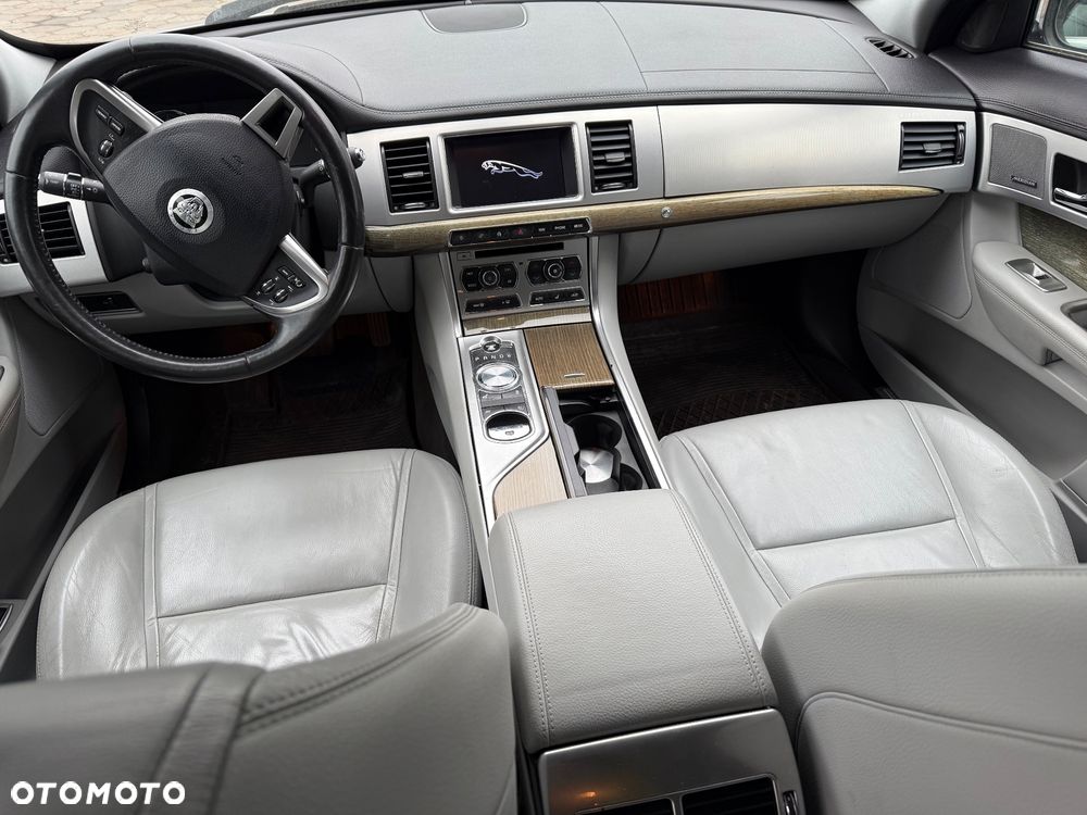 Jaguar XF 3.0 V6 D R-Sport - 7