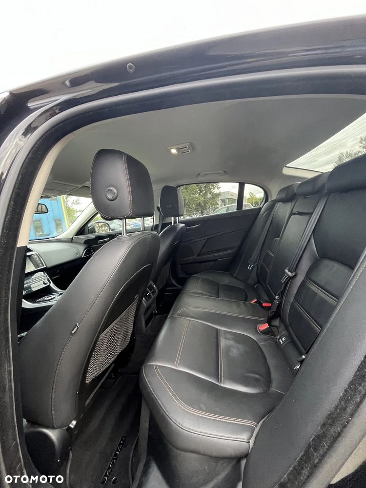 Jaguar XE 2.0 D Prestige - 16