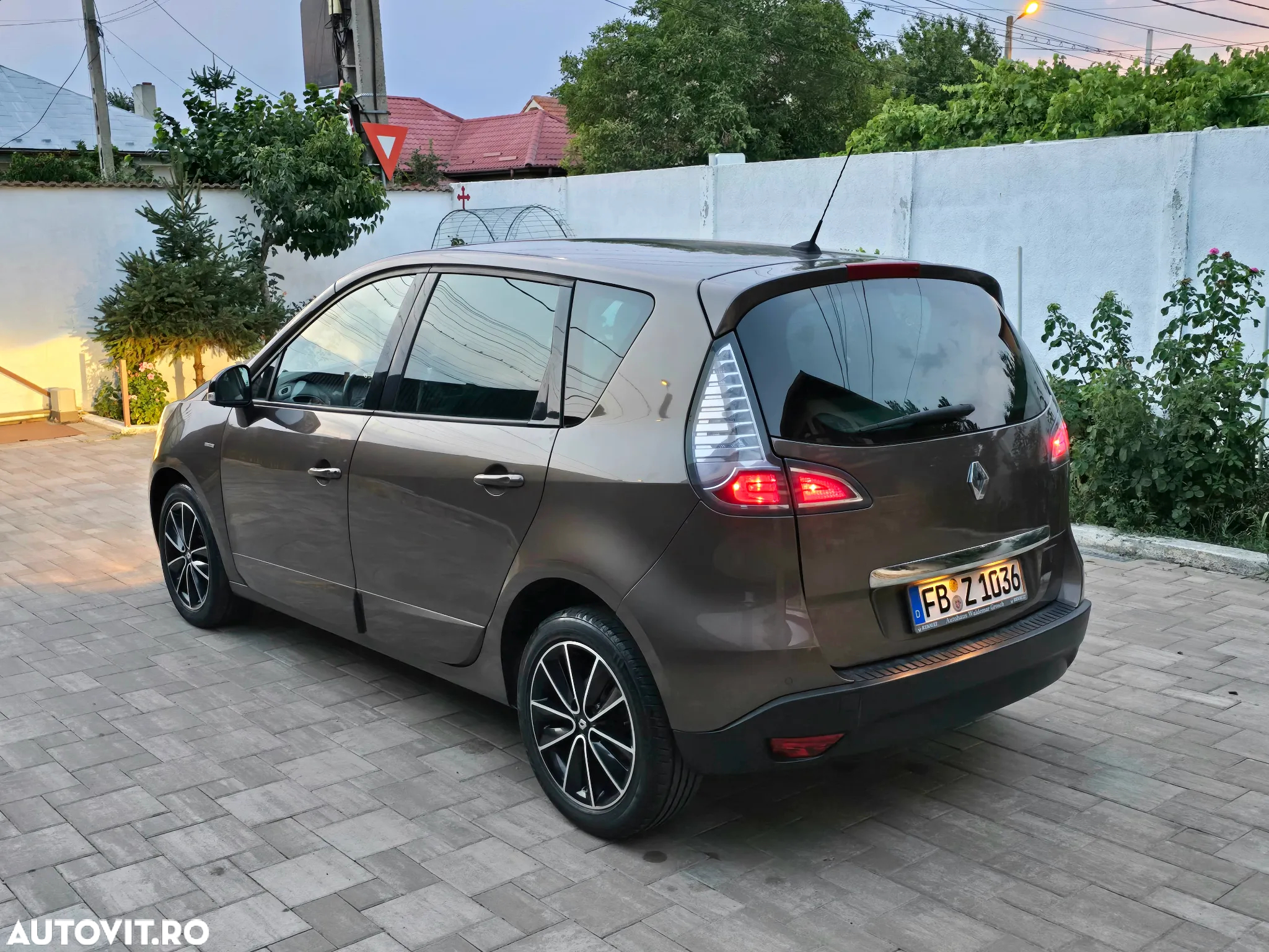 Renault Scenic dCi 110 FAP EDC Bose Edition - 9