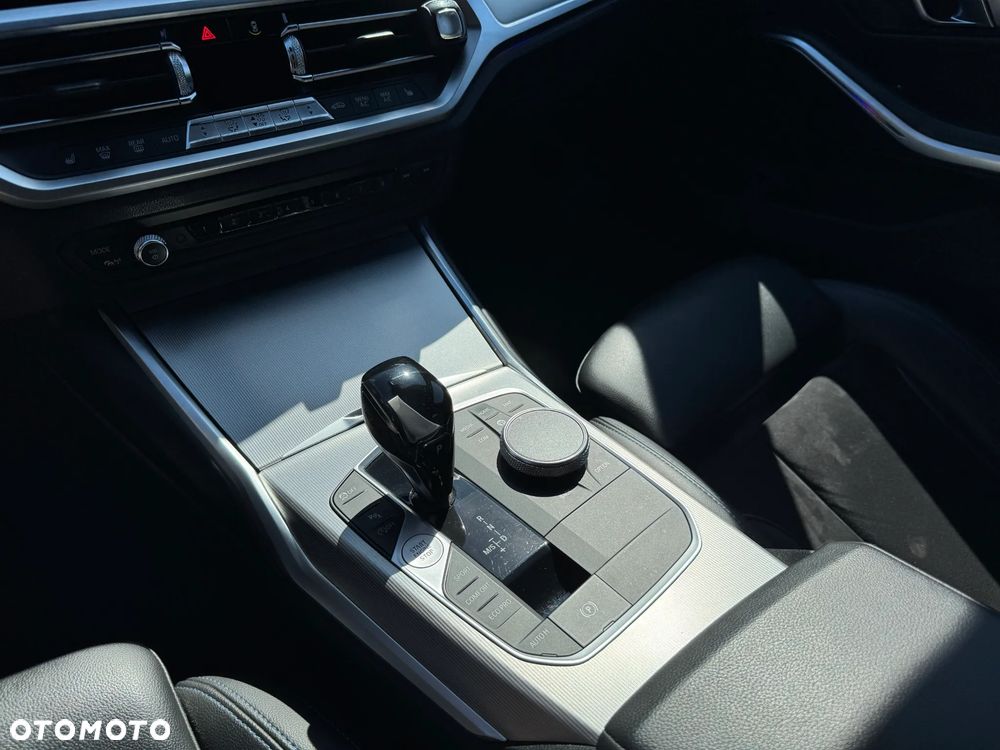 BMW Seria 3 320d xDrive M Sport Shadow - 16