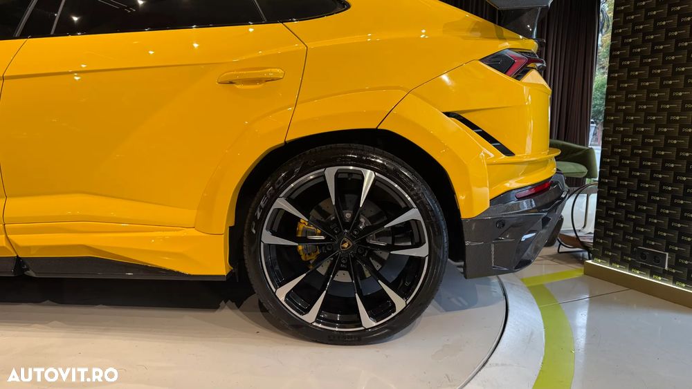 Lamborghini URUS - 14