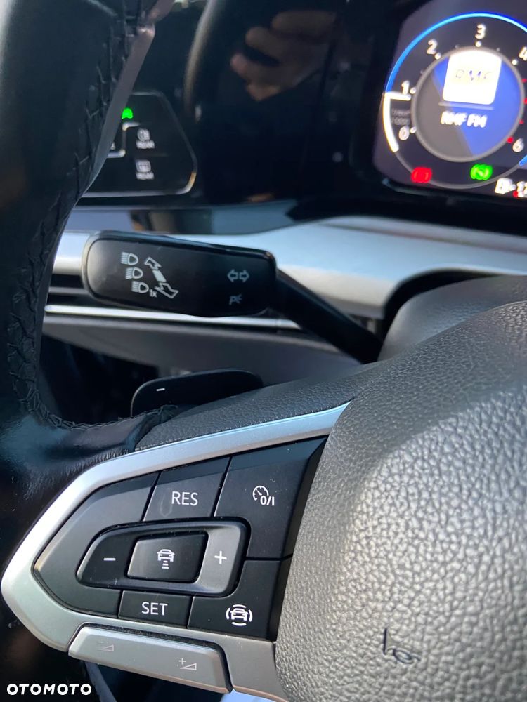 Volkswagen Golf 2.0 TDI SCR DSG Life - 19