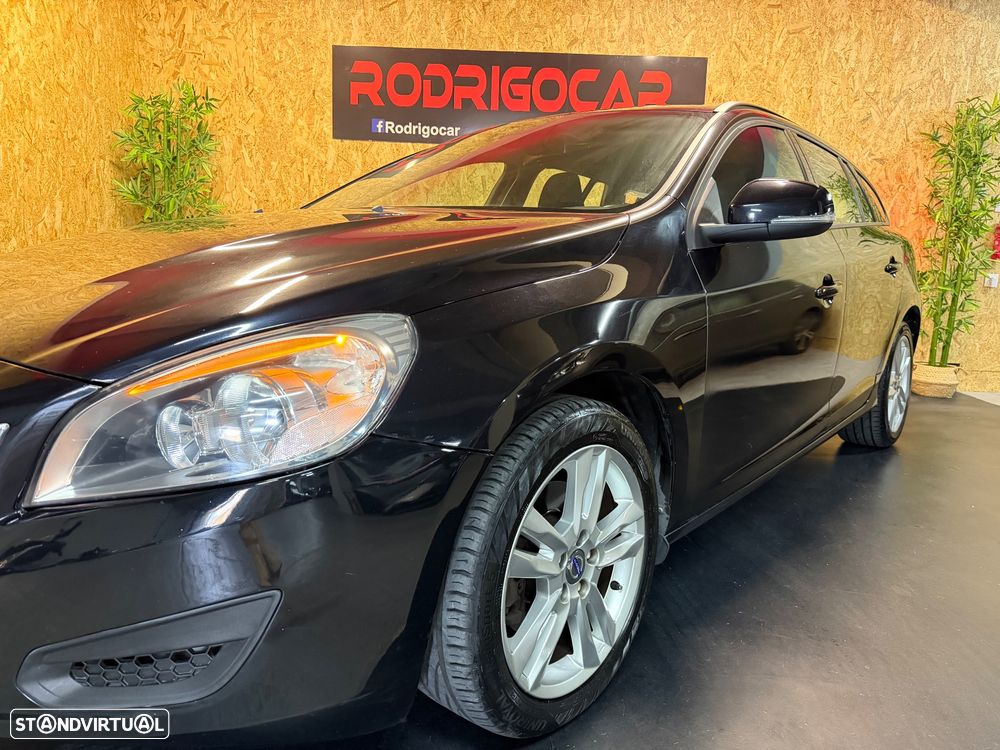 Volvo V60 2.0 D3 Momentum Start/Stop - 32