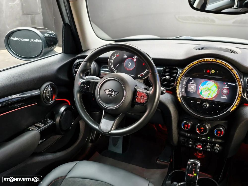 MINI 5 Portas Cooper Camden Edition Auto - 19