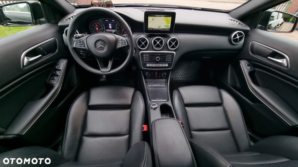 Mercedes-Benz Klasa A 180 7G-DCT AMG Line - 30