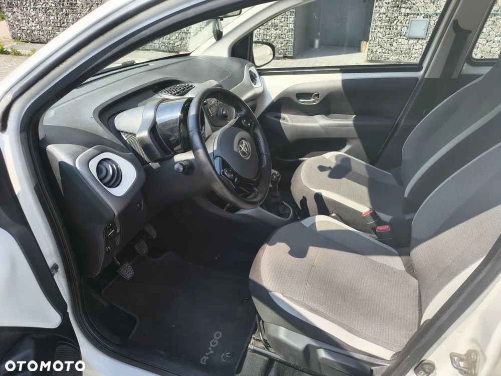 Toyota Aygo x-play - 7