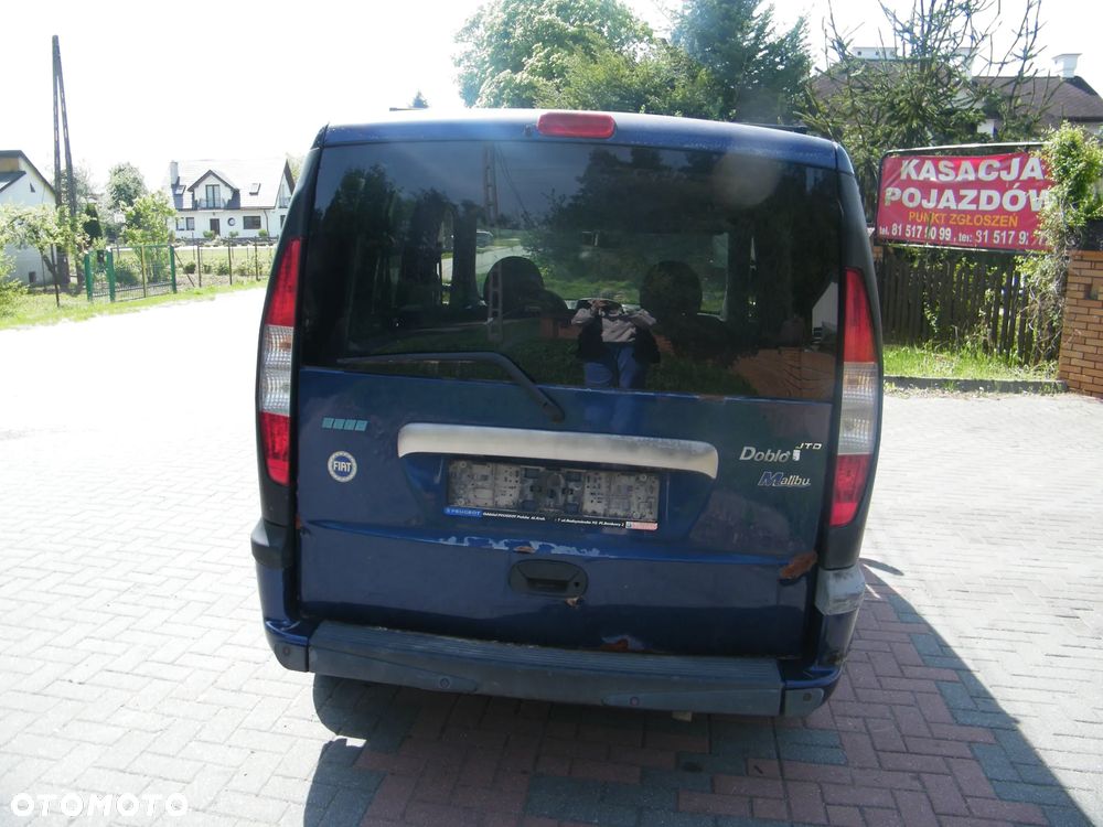 Fiat Doblo I (00-04r.) 1.9 JTD 100KM. Silnik 182B9000  (223ZXE1A) Skrzynia 55201066  (71723123; 55180658) lakier 480 BLUE VITALITY DERIN MAVI. Cały na części. GWARANCJA !!!  Przód Tył Zestaw Komplet Drzwi Klapa Zderzak Błotnik Maska Grill Atrapa Szyba Pas Lampa Lusterko Boczki Fotel Kanapa Kokpit Deska Rozdzielcza Przełącznik Włącznik Sterownik Przewody Wiązka Instalacja Moduł Komputer Czujnik Listwa Pompa Alternator Wtryski Głowica Rozrusznik Kompresor Sprzęgło Dwumas Silnik Skrzynia ABS Klimatyzacji Paliwa Wspomagania Kolektor Turbina Przepustnica Zawór Chłodnica Koło Hak Belka Sanki Zawieszenie Mcpherson Półoś Amortyzator Wydech Tłumik Zacisk Most - 7