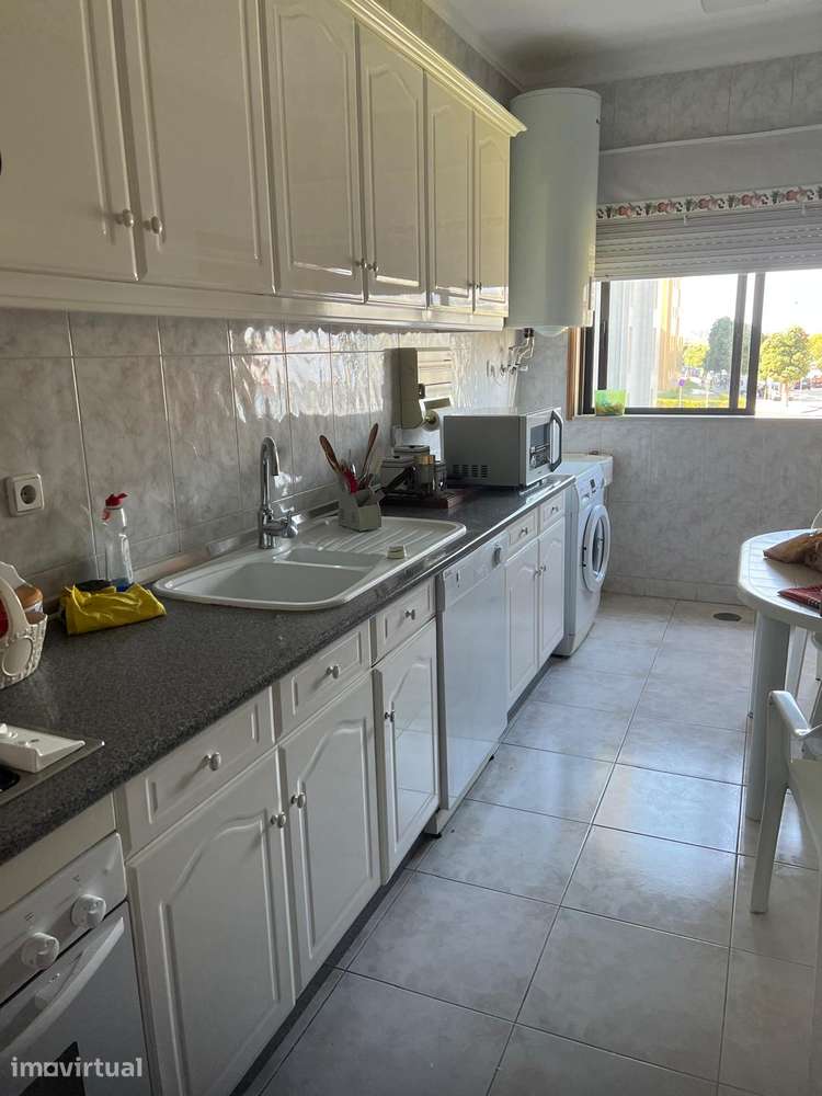 APARTAMENTO T3 COM PISCINA PARA ARRENDAR - 900 EUROS/ SEMANA - Grande imagem: 2/8