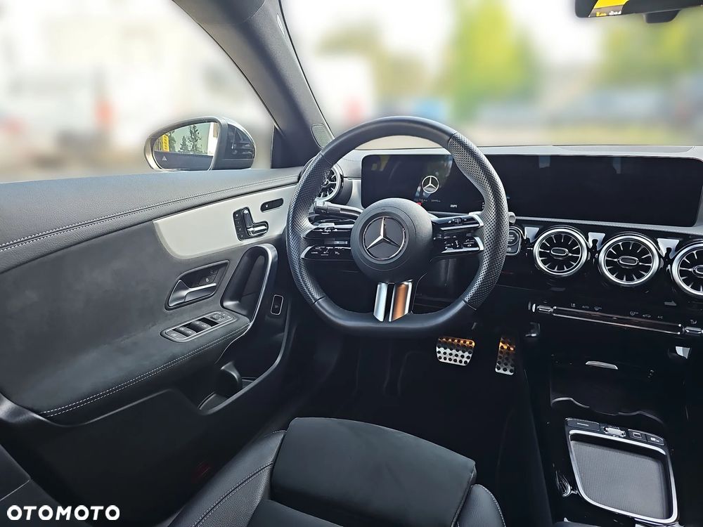 Mercedes-Benz CLA 200 7G-DCT AMG Line Advanced Plus - 15