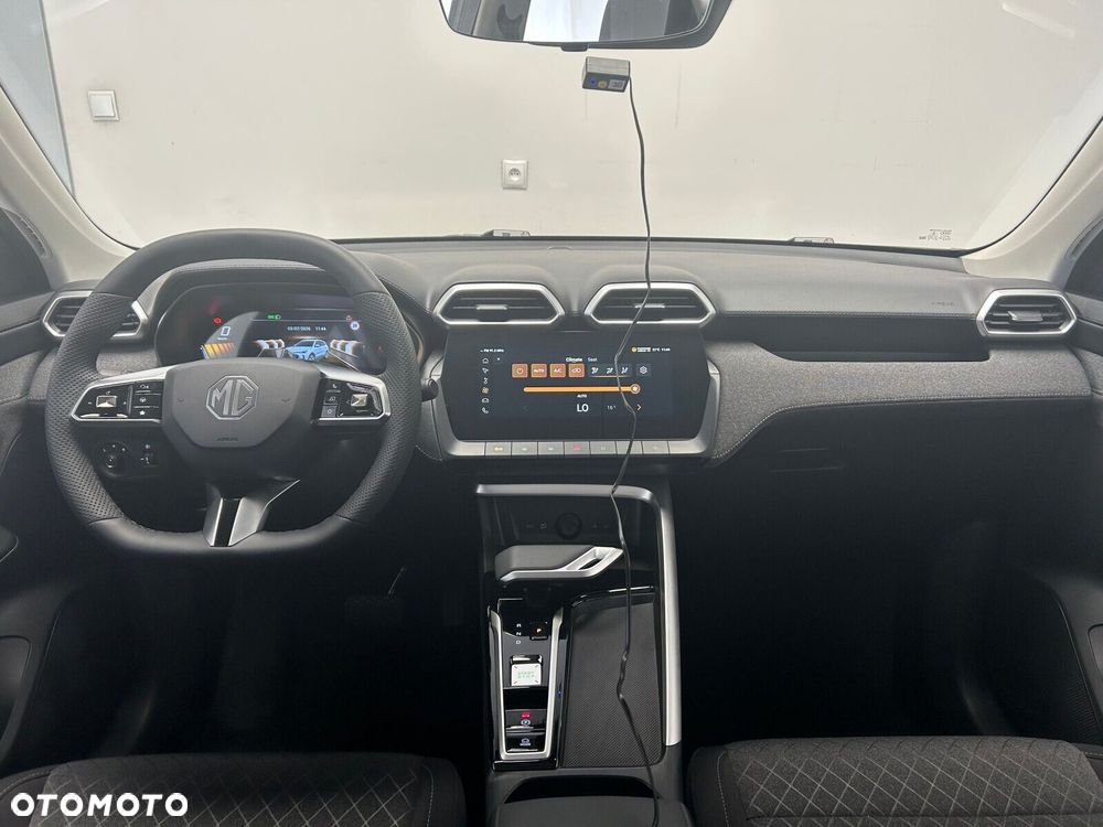 MG ZS Hybrid+ - 16