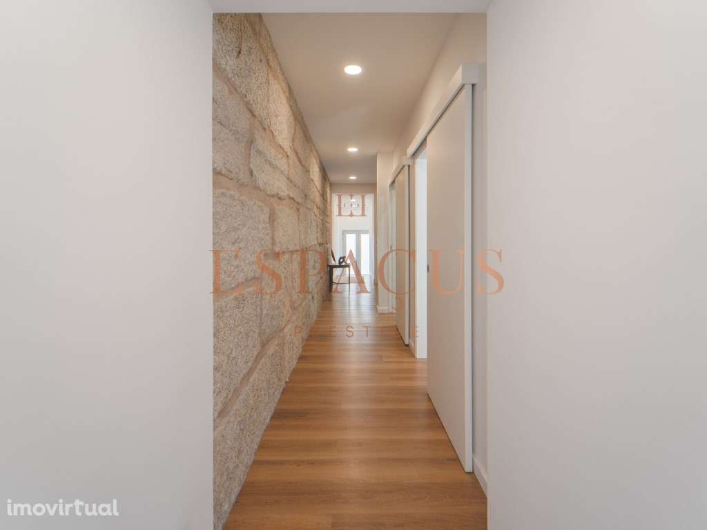 Moradia T3 em Banda no Coração de Viana do Castelo - Grande imagem: 2/50