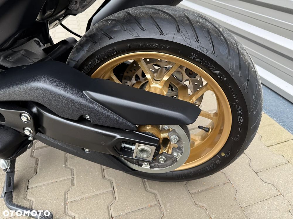 Yamaha Tmax - 21