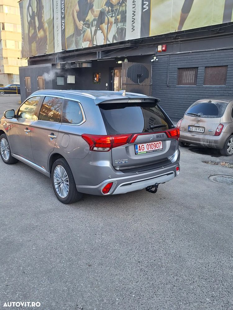Mitsubishi Outlander PHEV 2.4 L 4X4 Instyle+ - 8