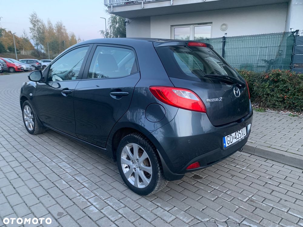 Mazda 2 2010 photo 4