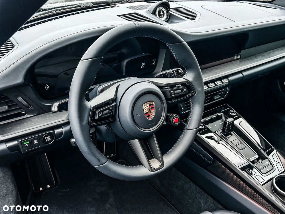 Porsche 911 Carrera T-Hybrid 4 GTS - 13