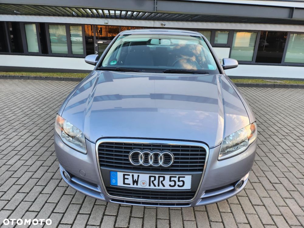 Audi A4 Limousine - 4