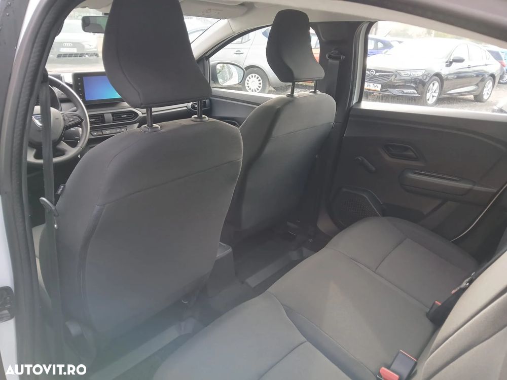 Dacia Logan TCe 90 Essential - 8