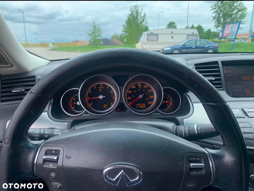 Infiniti M - 2