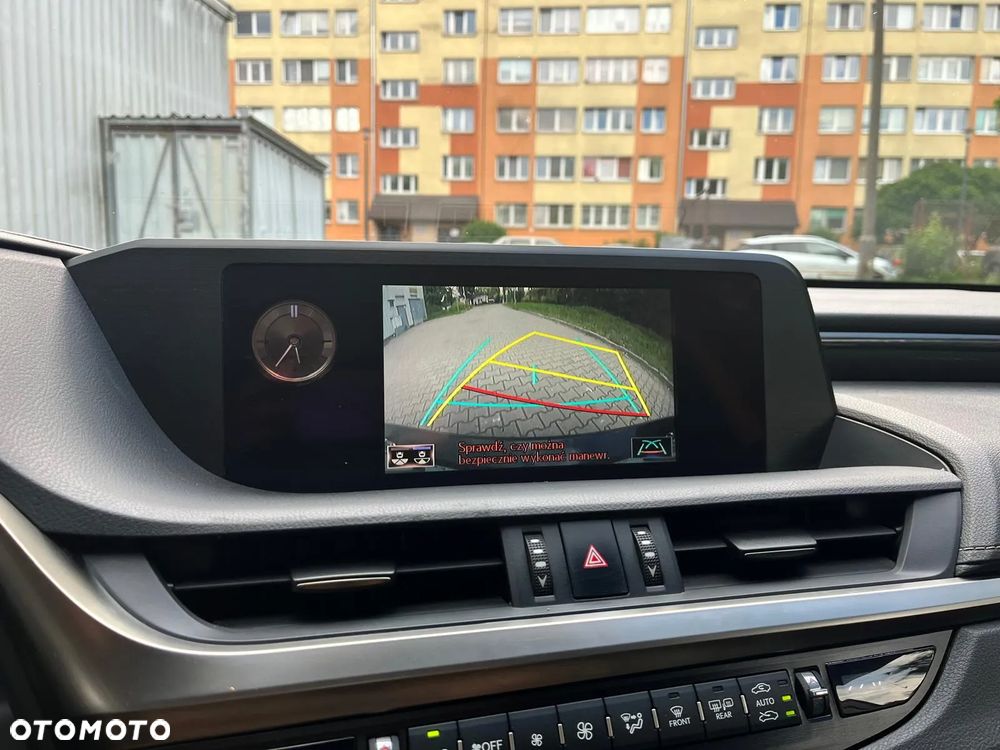 Lexus ES 300h Elegance - 29