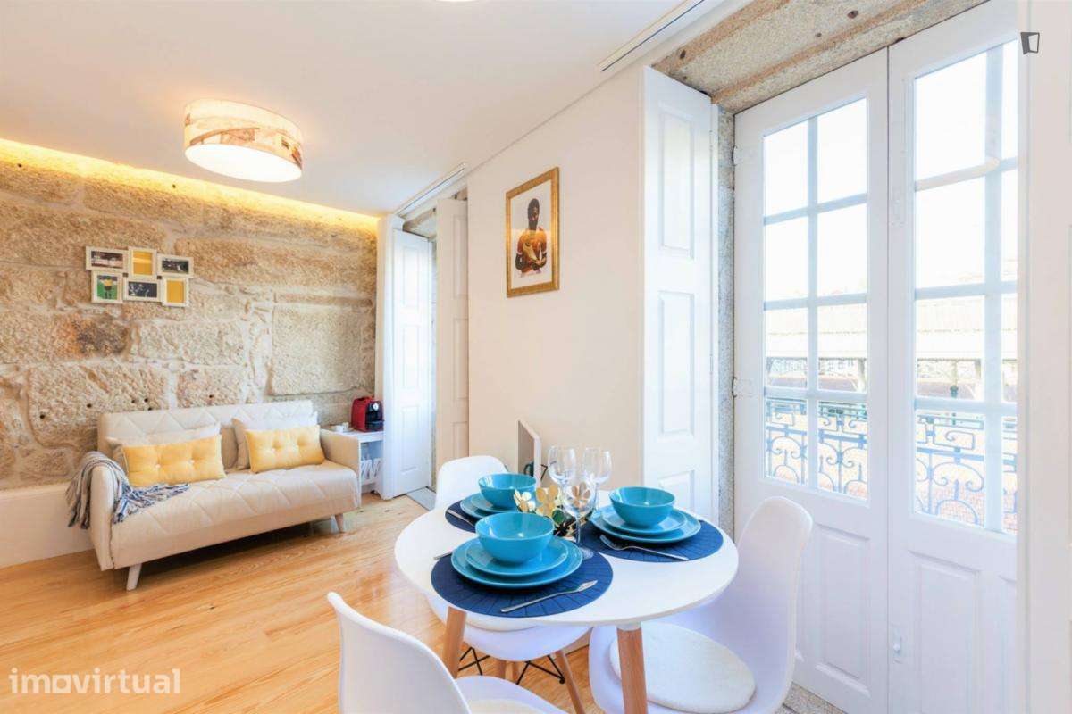 Apartamento com 1 quartos - localizado em Sé Porto - Grande imagem: 3/9