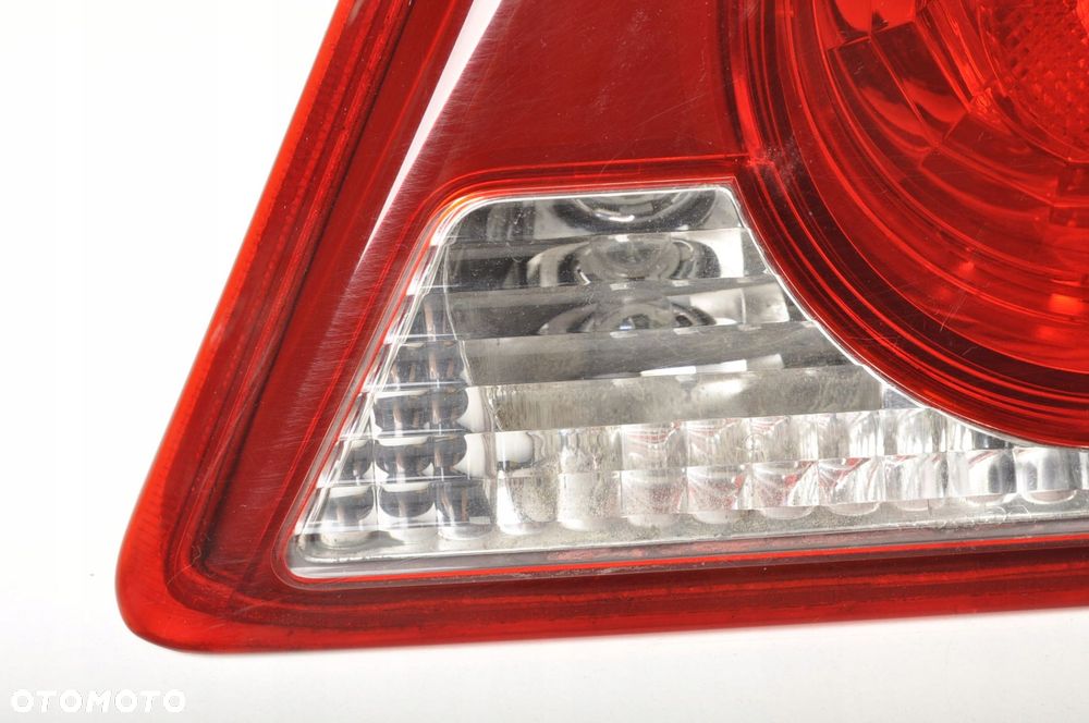 HONDA CIVIC VIII LAMPA PRAWA TYLNA W KLAPE - 4