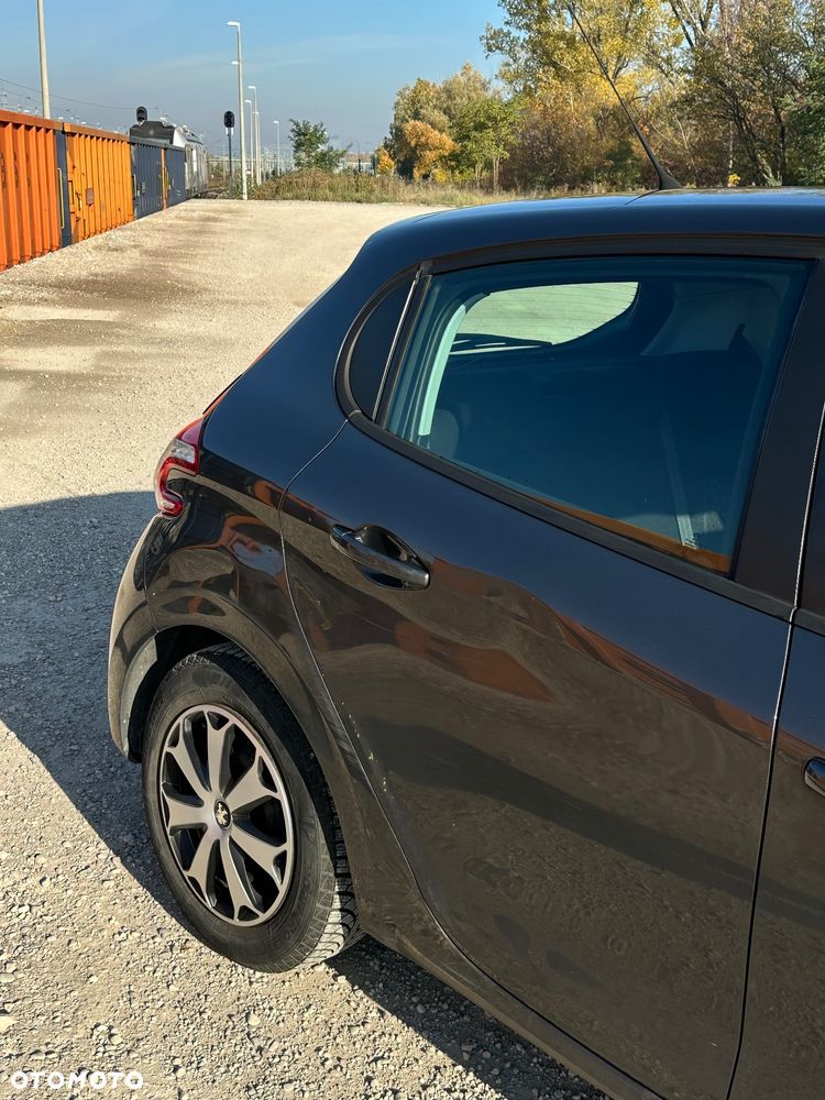 Peugeot 208 1.2 PureTech Active - 8