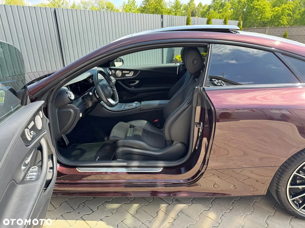 Mercedes-Benz Klasa E 300 d 4Matic 9G-TRONIC AMG Line - 26
