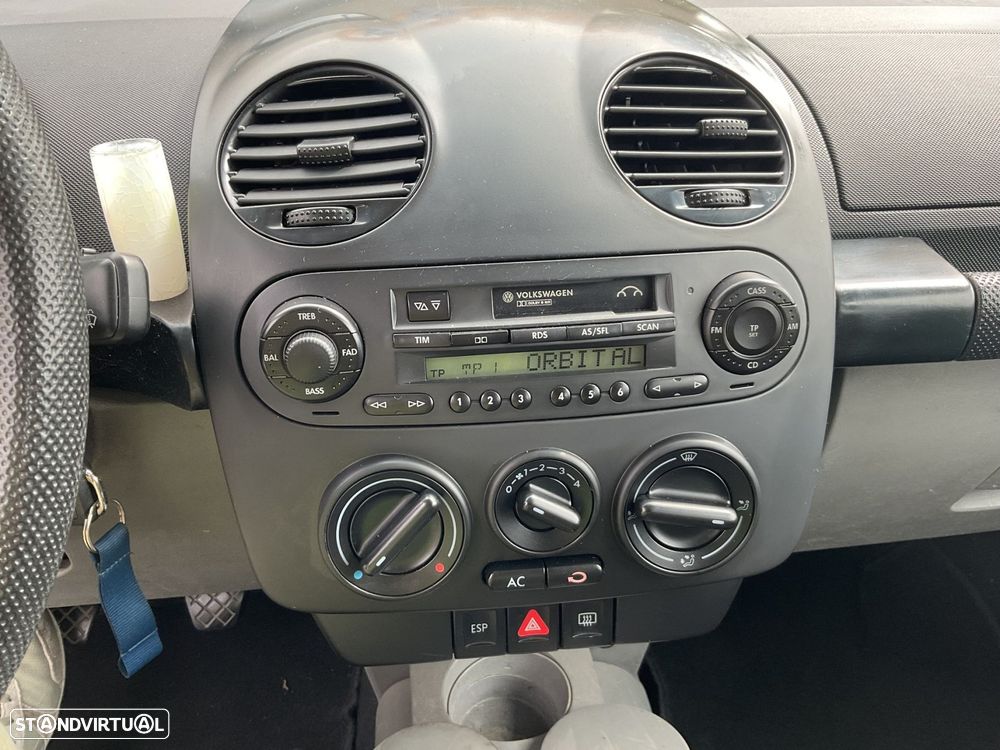 VW New Beetle 1.6 - 22