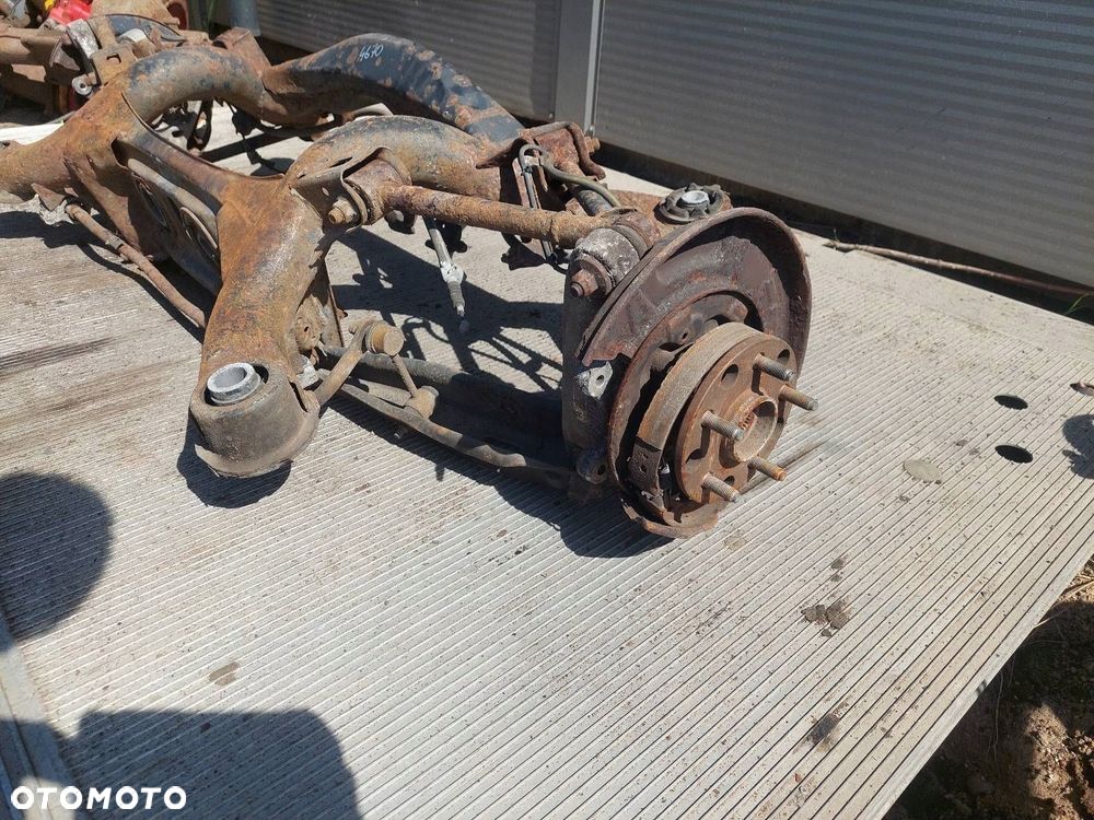 KOMPLETNE ZAWIESZENIE BELKA SANKI TYŁ WAHACZE ZWROTNICE LEXUS IS II - 2