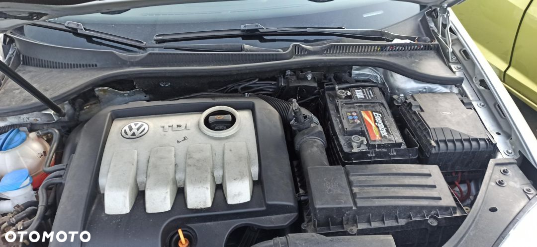 Gol V 5 1,9 Tdi silnik 105km BXE skrzynia GQQ LKIER OZNACZENIE LA7W  Auto z przeznaczenie na części mechaniczne blacharskie zawieszenia - 3