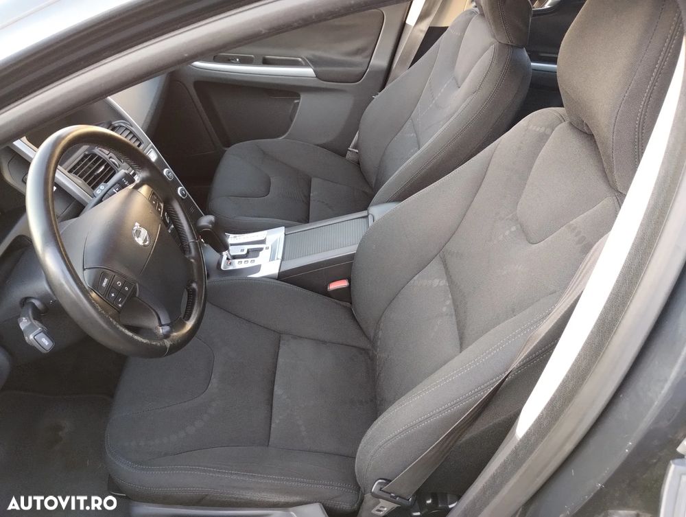 Volvo XC 60 2.4D AWD Aut. - 9