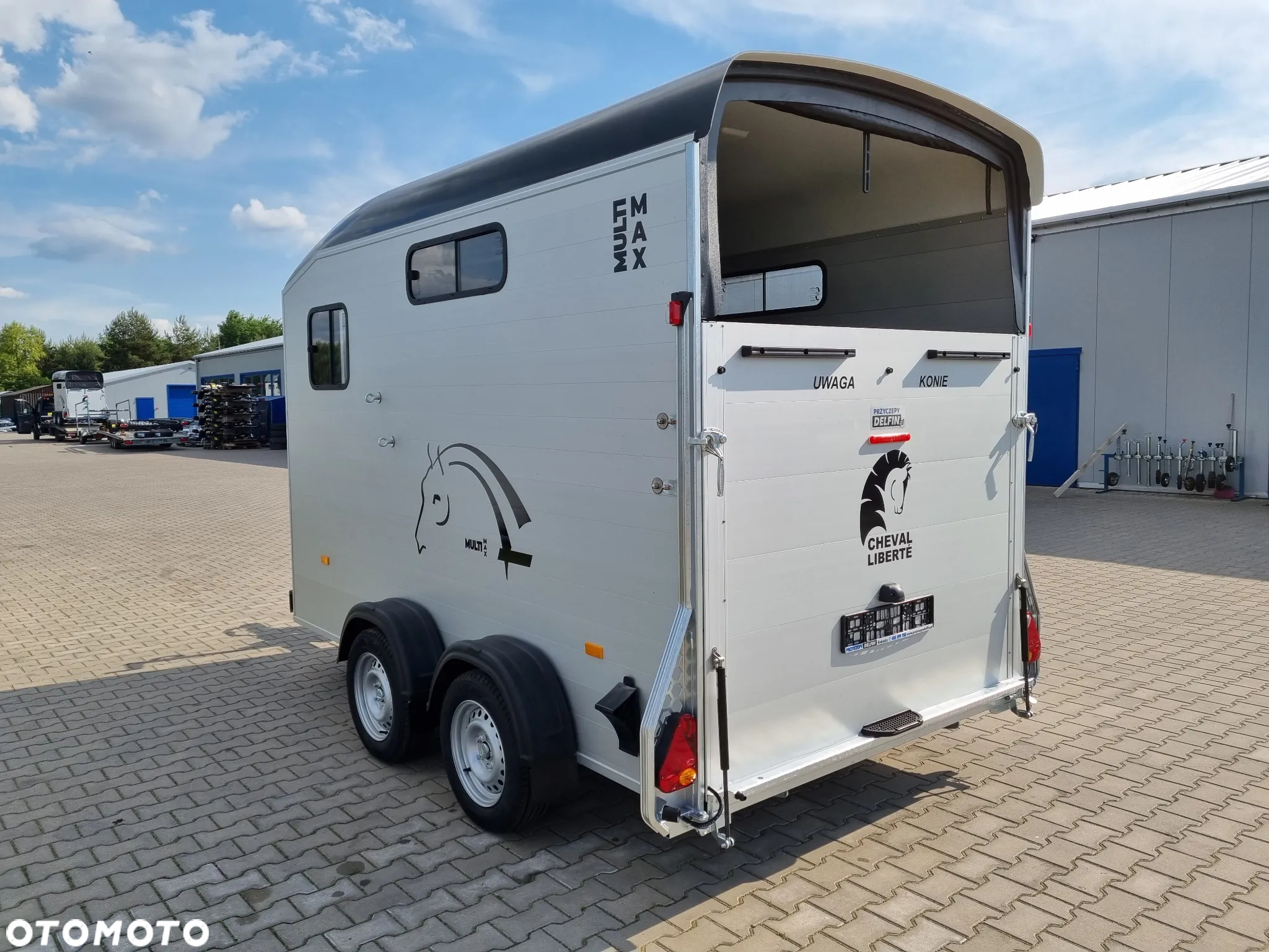 Cheval Liberte Multimax przyczepa na dwa konie | duża siodlarnia | drzwi boczne | 2600 kg DMC | 380×181 cm  |  ALUMINIOWA | Debon | dostawa | mocna i solidna | - 8
